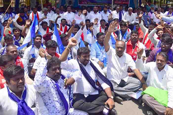 ಬೆಂಗಳೂರು: ಕೇಂದ್ರದ ದಲಿತ ವಿರೋಧಿ ನೀತಿ ಖಂಡಿಸಿ ದಲಿತ ಸಂಘಟನೆಗಳ ಪ್ರತಿಭಟನೆ